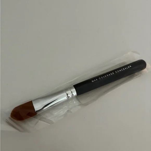 NWT bareMinerals Max Coverage Concealer Makeup Brush - Picture 2 of 3